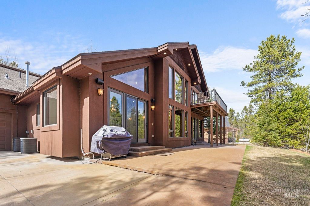 Photo of 12924 Dawn Drive, Donnelly, ID 83615 (MLS # 98982292)