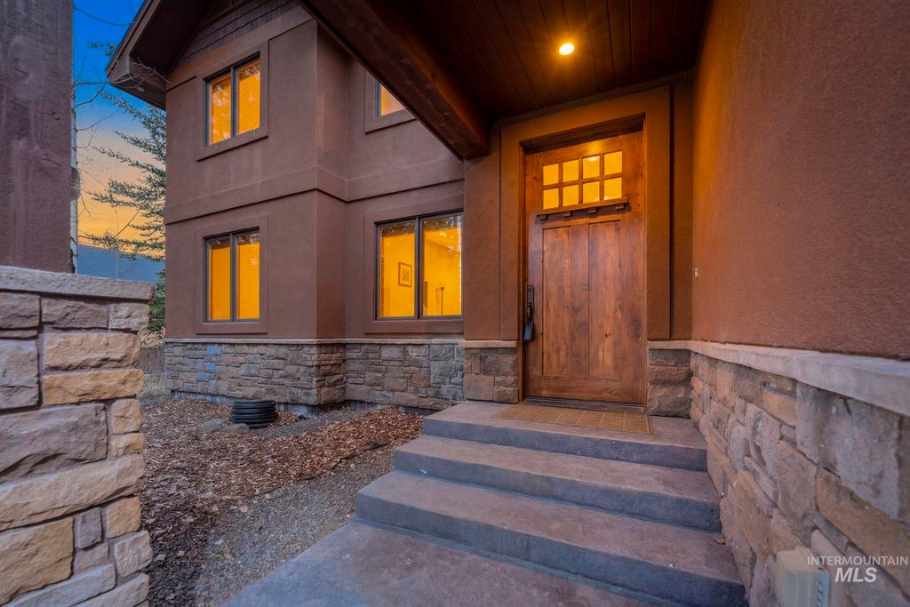 Photo of 12924 Dawn Drive, Donnelly, ID 83615 (MLS # 98982292)