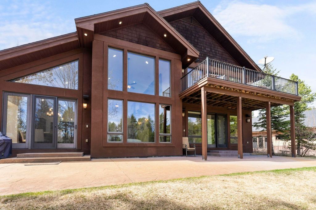 Photo of 12924 Dawn Drive, Donnelly, ID 83615 (MLS # 98982292)