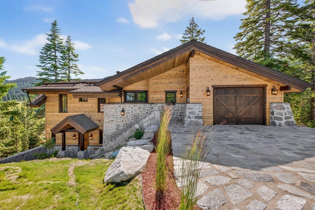 Photo of 25 Haystack Court, Donnelly, ID 83615 (MLS # 98998527)