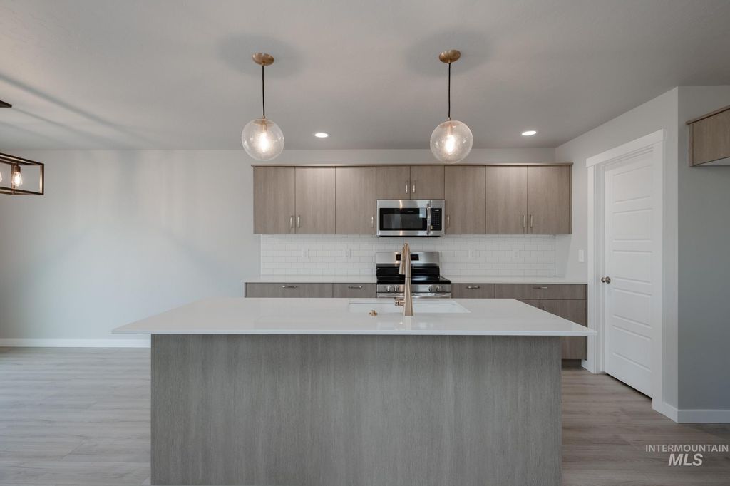 Photo of 929 N Mirror Creek Way, Meridian, ID 83642 (MLS # 98968349)