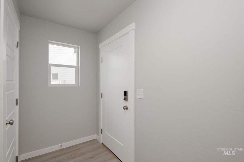 Photo of 929 N Mirror Creek Way, Meridian, ID 83642 (MLS # 98968349)