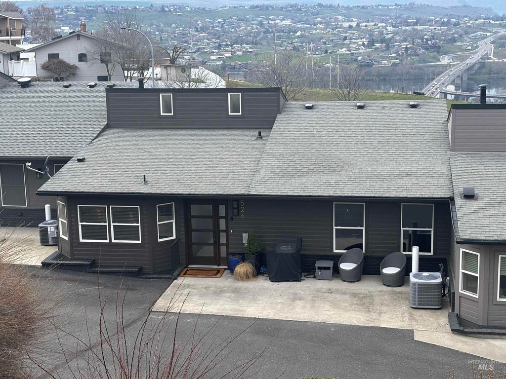 Photo of 526 Valley Vista Blvd #2, Lewiston, ID 83501 (MLS # 98979062)