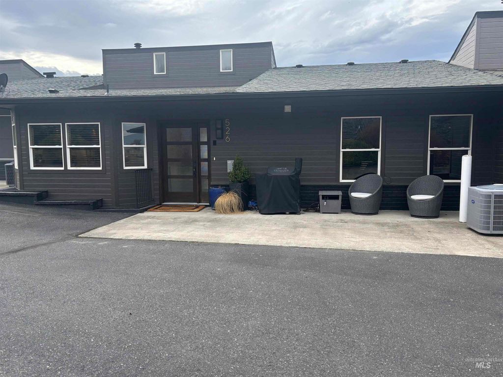 Photo of 526 Valley Vista Blvd #2, Lewiston, ID 83501 (MLS # 98979062)