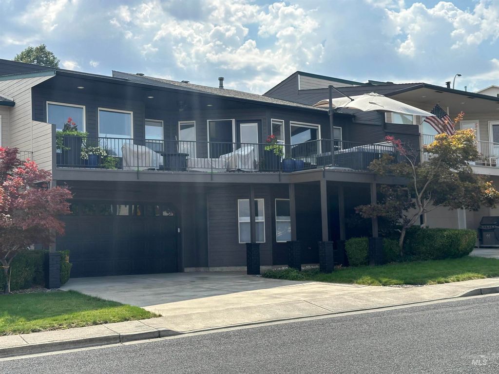 Photo of 526 Valley Vista Blvd #2, Lewiston, ID 83501 (MLS # 98979062)