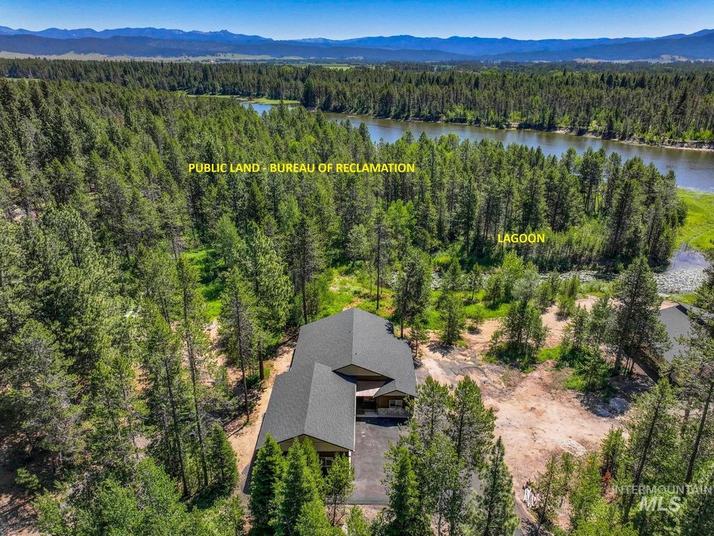 Photo of 12930 Dawn Dr, Donnelly, ID 83615 (MLS # 98977182)