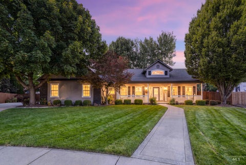 Photo of 1560 W Yellowstone Ct, Eagle, ID 83616 (MLS # 99000464)