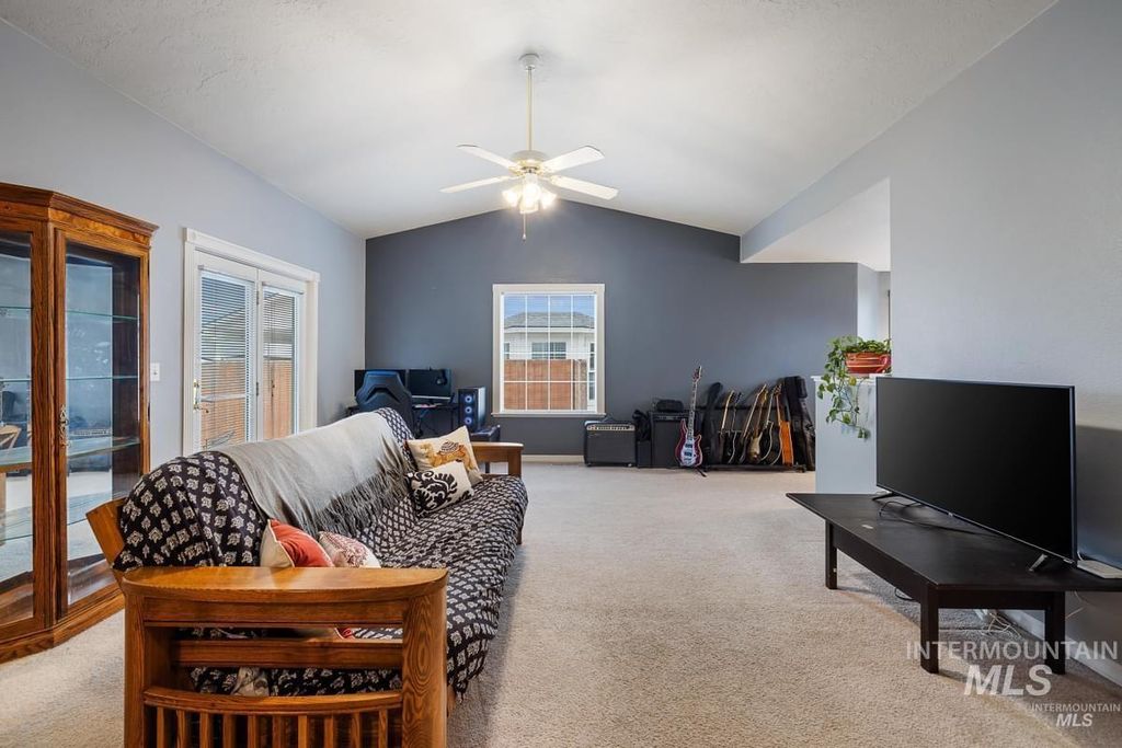 Photo of 2918 Airport Ave, Caldwell, ID 83605 (MLS # 98987212)