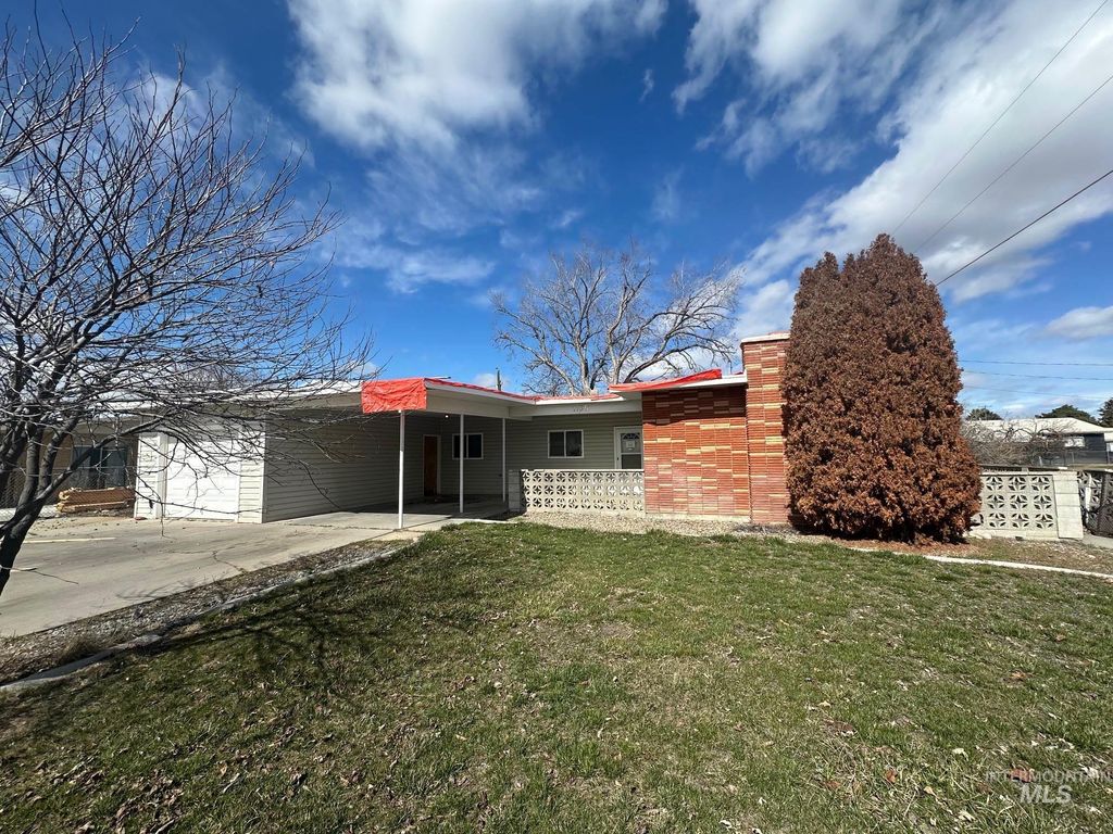 Photo of 1135 SW 9th Ave, Ontario, OR 97914 (MLS # 98935742)