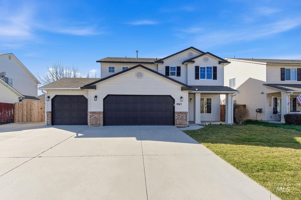 Photo of 19613 Commonwealth Ave, Caldwell, ID 83605 (MLS # 98976152)