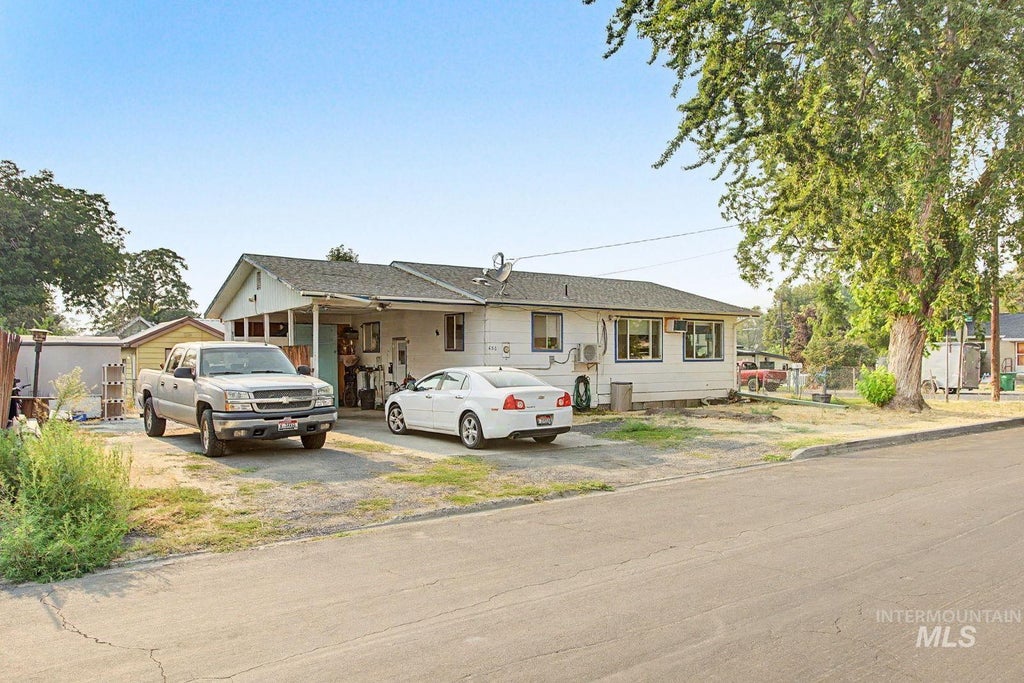 Photo of 426 16th Ave, Lewiston, ID 83501 (MLS # 98997734)