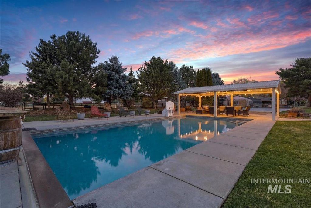 Photo of 264 W Rush Ct, Eagle, ID 83616 (MLS # 98979414)