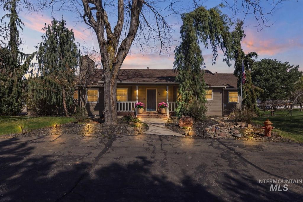 Photo of 264 W Rush Ct, Eagle, ID 83616 (MLS # 98979414)