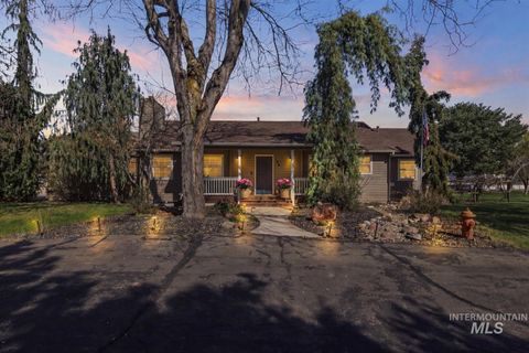 Photo of 264 W Rush Ct, Eagle, ID 83616 (MLS # 98979414)