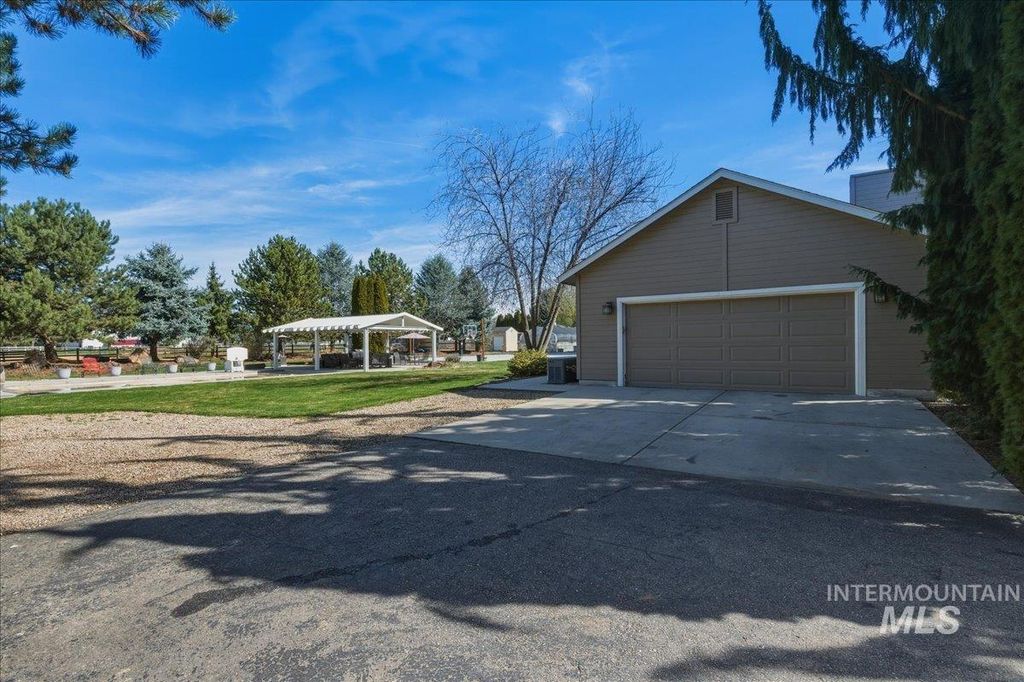 Photo of 264 W Rush Ct, Eagle, ID 83616 (MLS # 98979414)