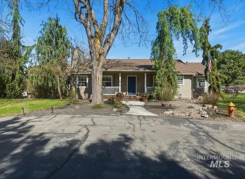 Photo of 264 W Rush Ct, Eagle, ID 83616 (MLS # 98979414)