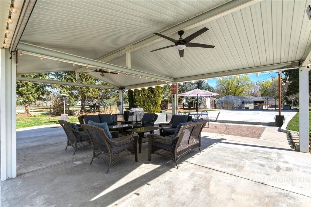 Photo of 264 W Rush Ct, Eagle, ID 83616 (MLS # 98979414)