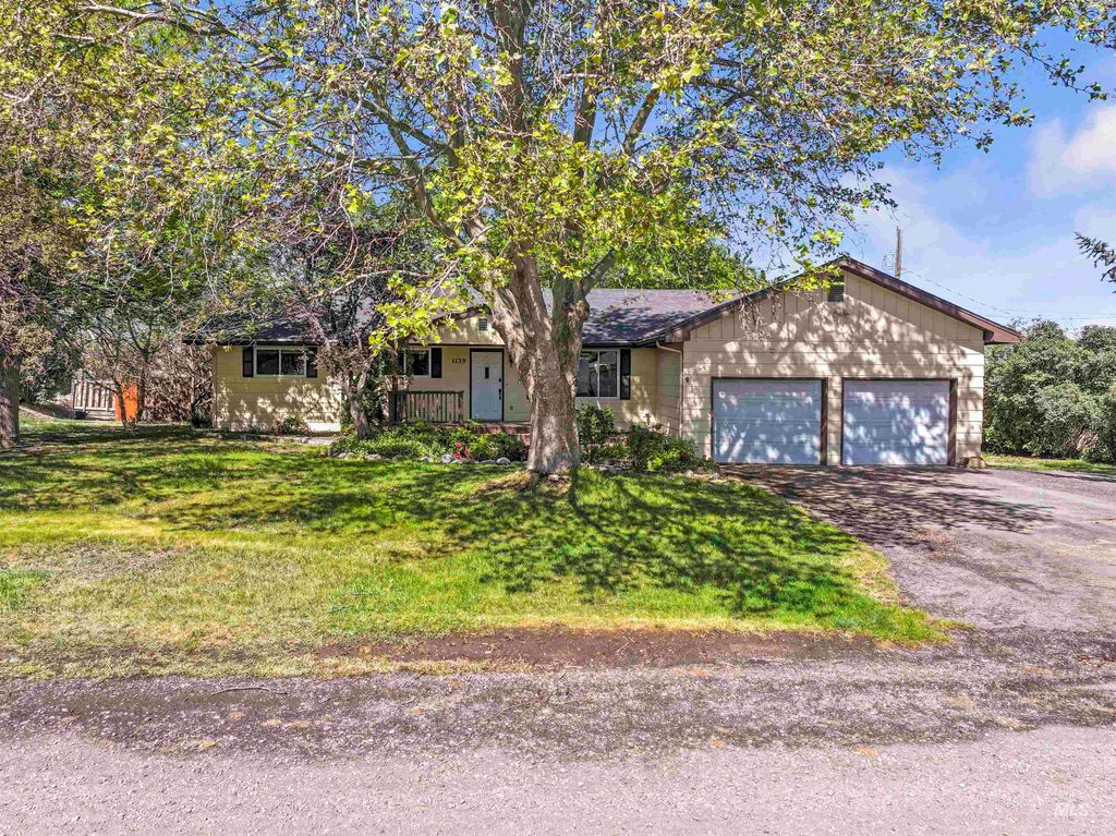 Photo of 1139 Lavina Avenue, Twin Falls, ID 83301 (MLS # 98987061)