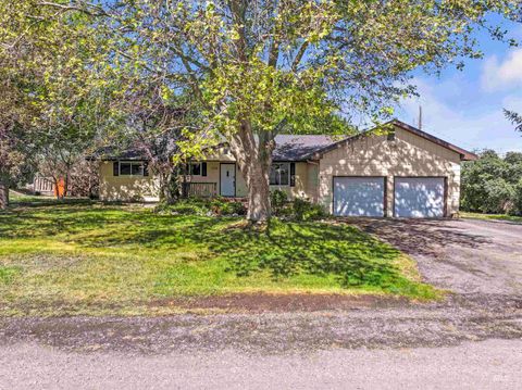 Photo of 1139 Lavina Avenue, Twin Falls, ID 83301 (MLS # 98987061)