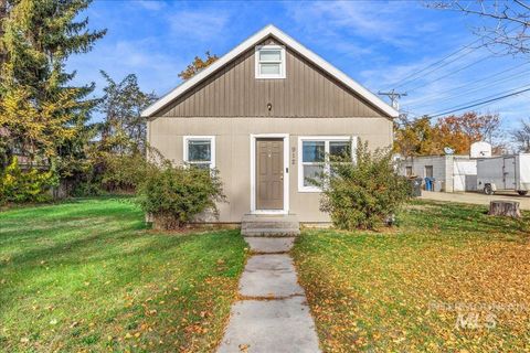 Photo of 912 E Amity Ave, Nampa, ID 83686 (MLS # 98966662)