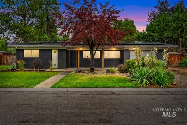 2110 S BROADMOOR DR, BOISE, ID 83705 - Image 8b3419b539110a6a2bbdbf048f13829c/140096115