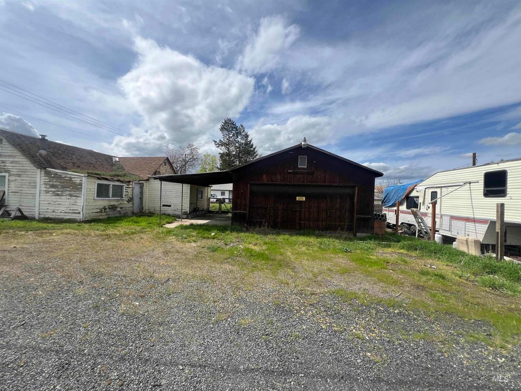 Photo of 1902 4th Ave, Clarkston, WA 99403 (MLS # 98968777)
