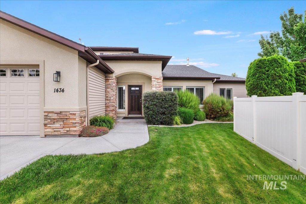 Photo of 1434 Riverbend Pl, Twin Falls, ID 83301 (MLS # 98953849)