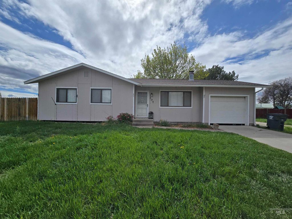 Photo of 107 Birchwood Cir S Cir, Kimberly, ID 83341 (MLS # 98984057)