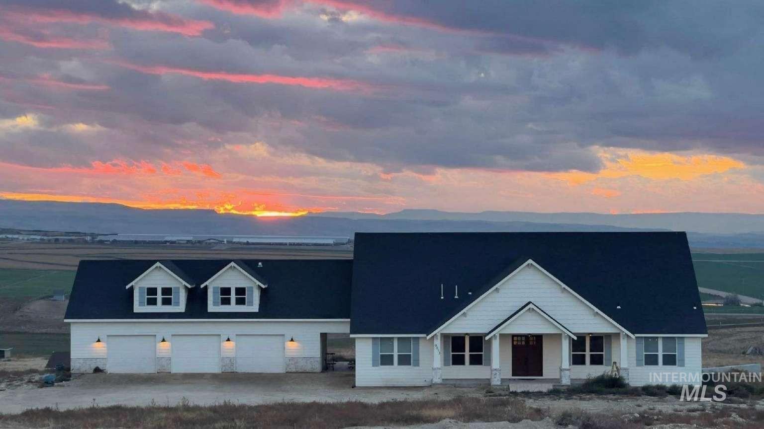 View of front of home featuring covered porch, a garage, and a mountain view