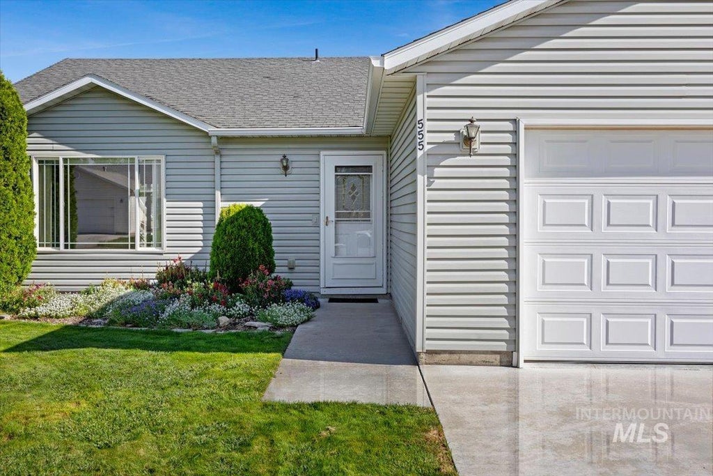 Photo of 555 Hunter Ave, Twin Falls, ID 83301 (MLS # 98998719)