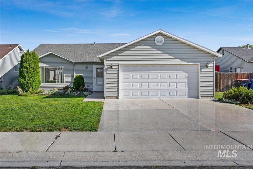 Photo of 555 Hunter Ave, Twin Falls, ID 83301 (MLS # 98998719)