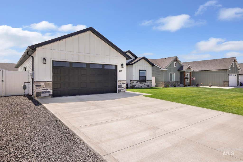 Photo of 817 23rd Ave E AVE, Jerome, ID 83338 (MLS # 98995999)
