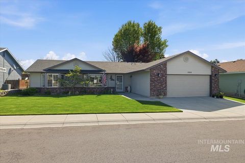 Photo of 606 N Sterling St, Nampa, ID 83651 (MLS # 98984146)