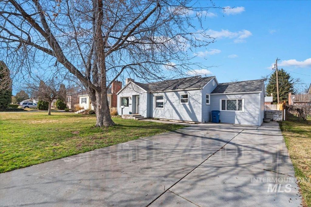 Photo of 619 S. Pine St, Nampa, ID 83686 (MLS # 98977606)