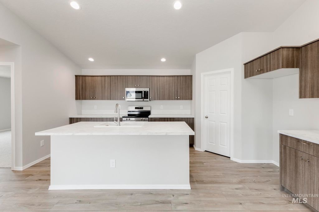 Photo of 3805 E Jamestown Dr, Nampa, ID 83686 (MLS # 98968419)