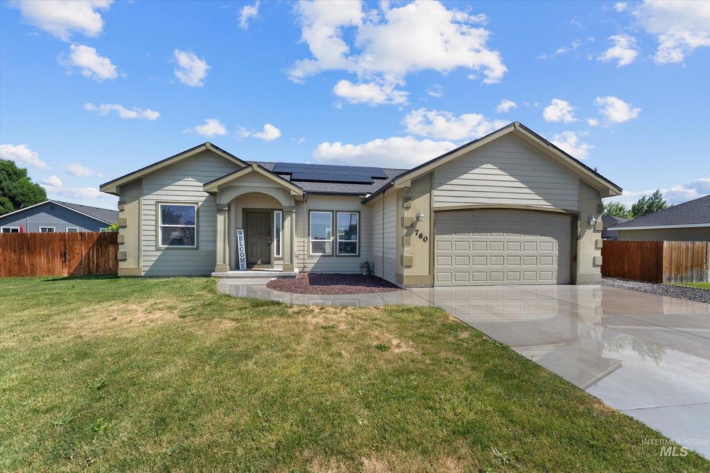 Photo of 760 SW Josephine St, Mountain Home, ID 83647 (MLS # 98954767)