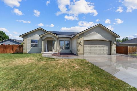 Photo of 760 SW Josephine St, Mountain Home, ID 83647 (MLS # 98954767)
