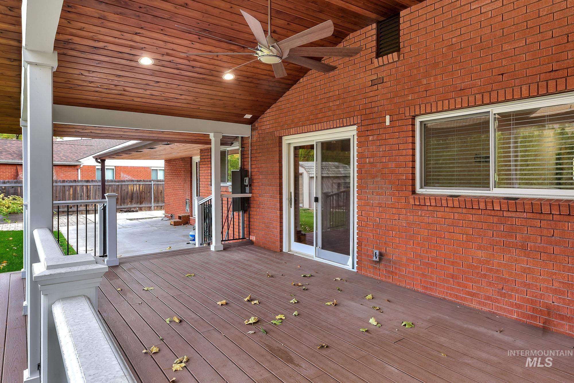 Deck featuring ceiling fan
