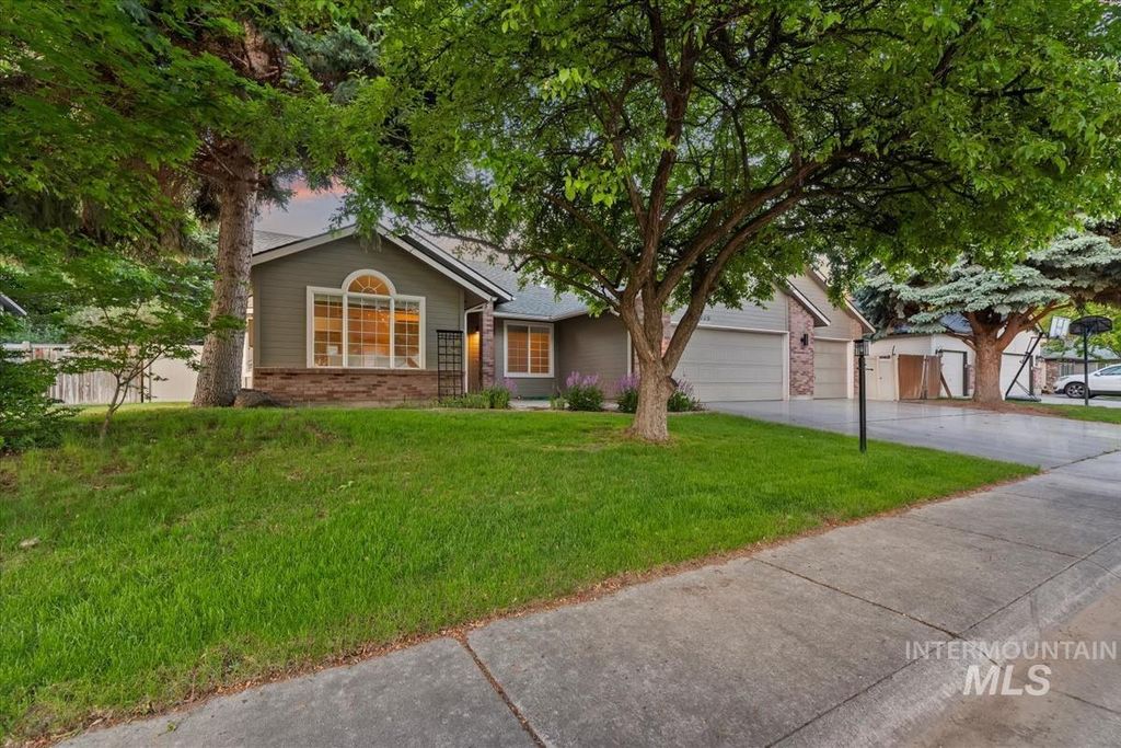 Photo of 11909 W Patrina Dr, Boise, ID 83713 (MLS # 98963526)