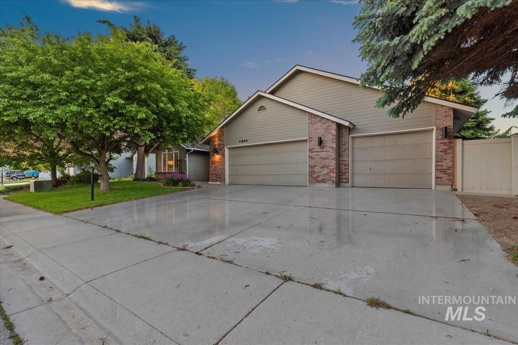 Photo of 11909 W Patrina Dr, Boise, ID 83713 (MLS # 98963526)