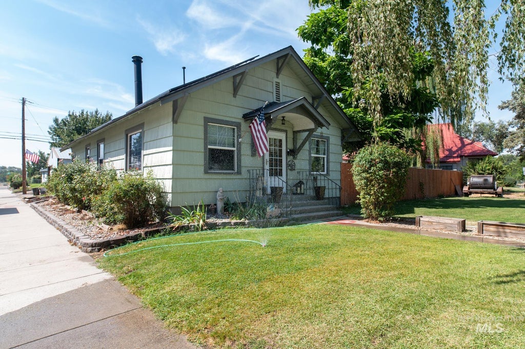 Photo of 601 W Idaho St, Weiser, ID 83672 (MLS # 98998587)