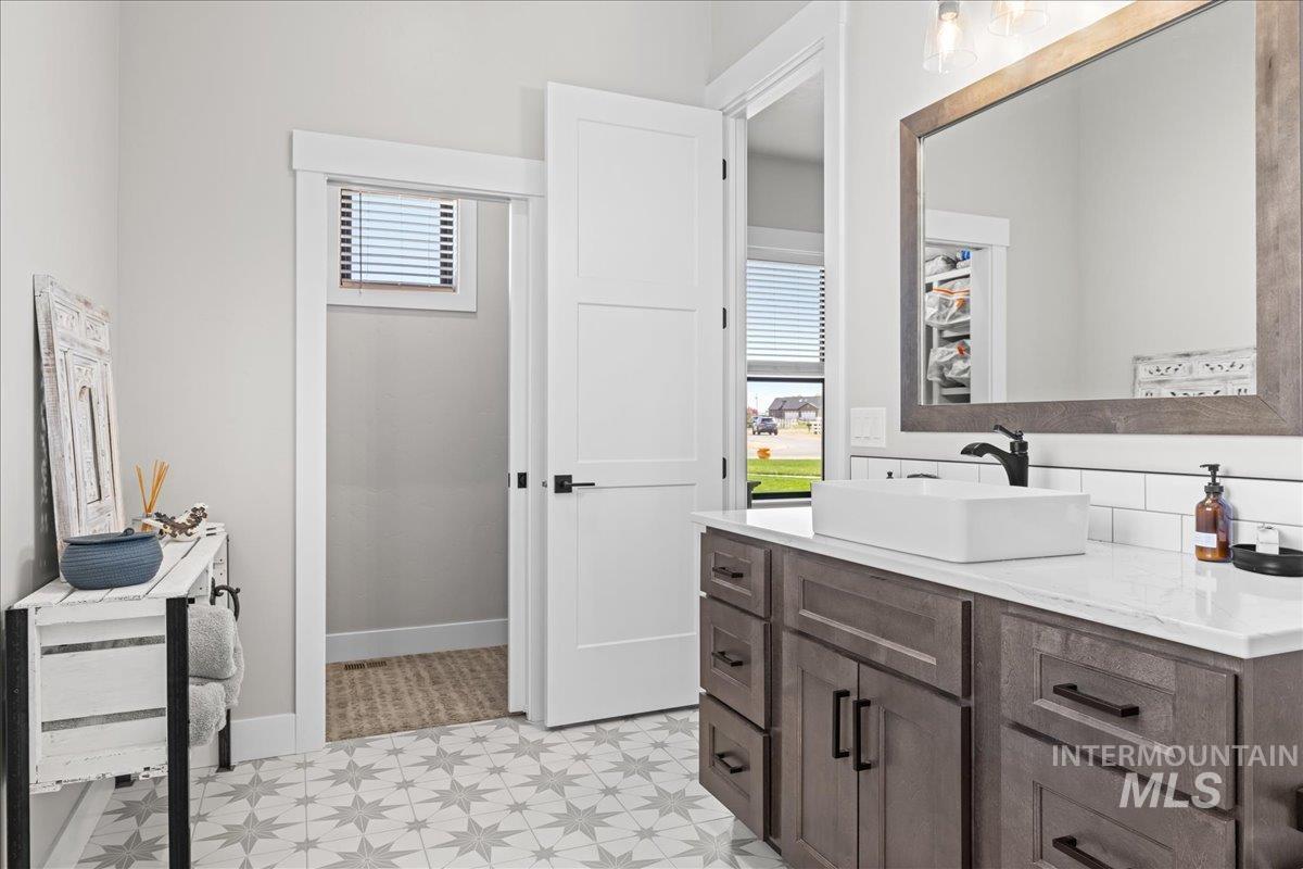 Nampa, Idaho 83687, United States, 3 Bedrooms Bedrooms, ,3 BathroomsBathrooms,Residential,Pending,116300