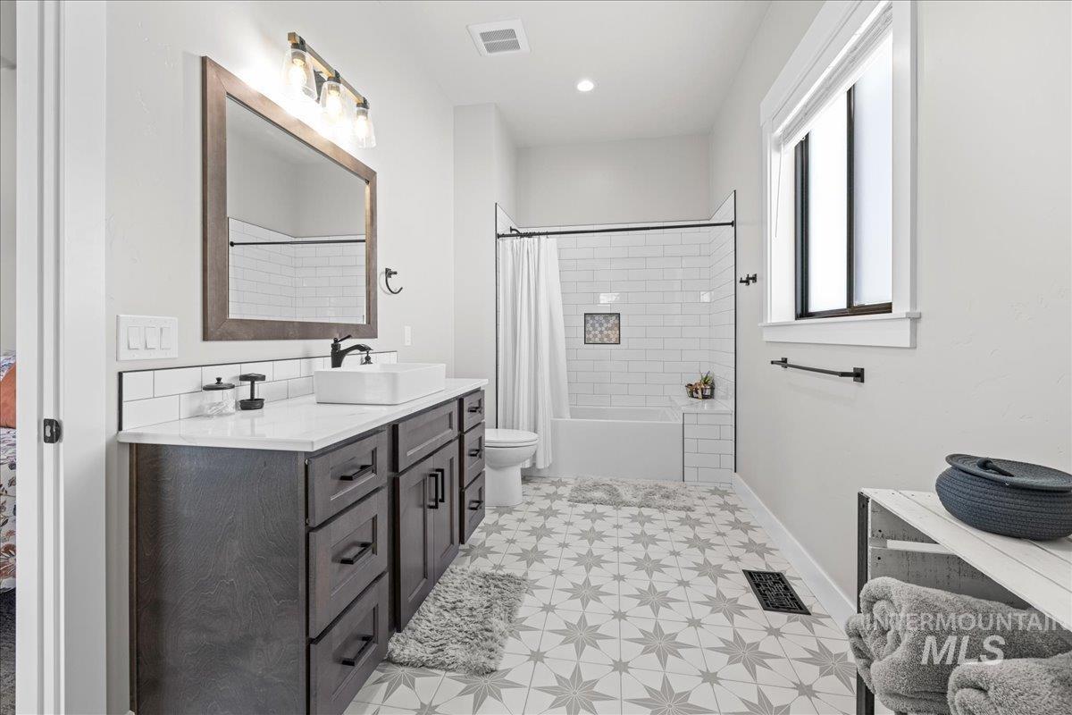 Nampa, Idaho 83687, United States, 3 Bedrooms Bedrooms, ,3 BathroomsBathrooms,Residential,Pending,116300