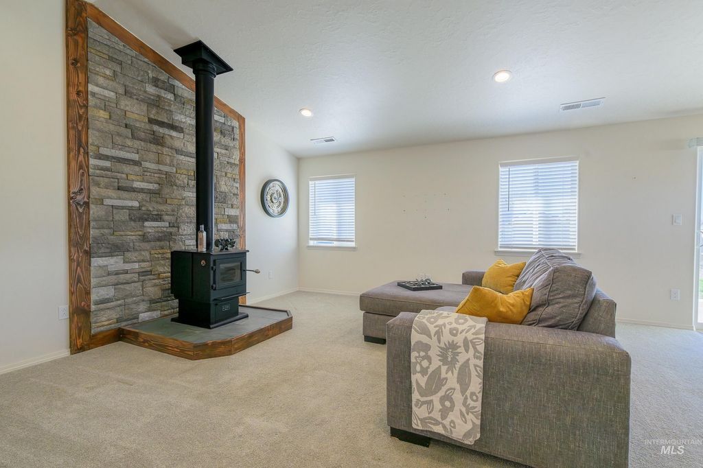 Photo of 521 Bolson Pl, Caldwell, ID 83605 (MLS # 98980435)