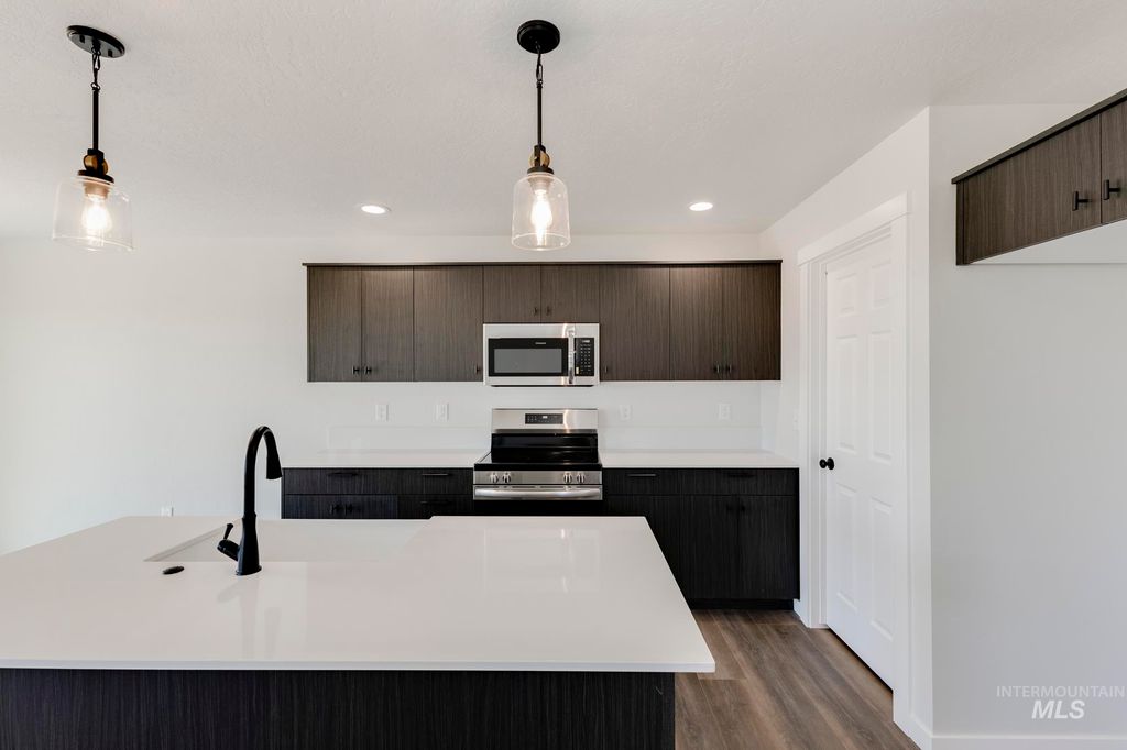 Photo of 936 N Mirror Creek Way, Meridian, ID 83642 (MLS # 98970086)