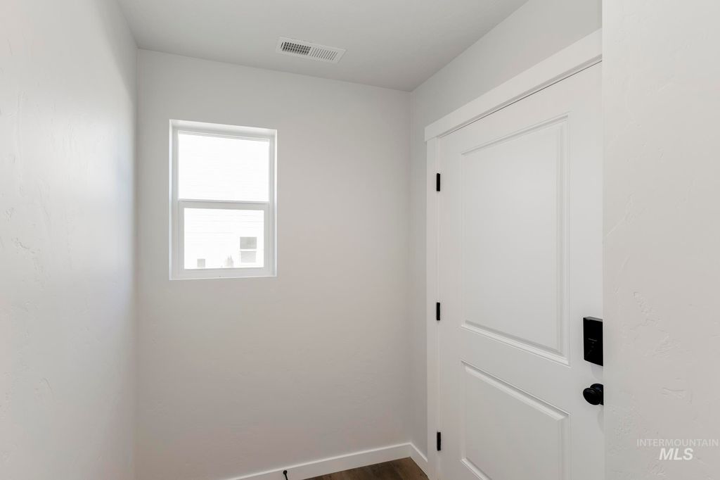 Photo of 936 N Mirror Creek Way, Meridian, ID 83642 (MLS # 98970086)