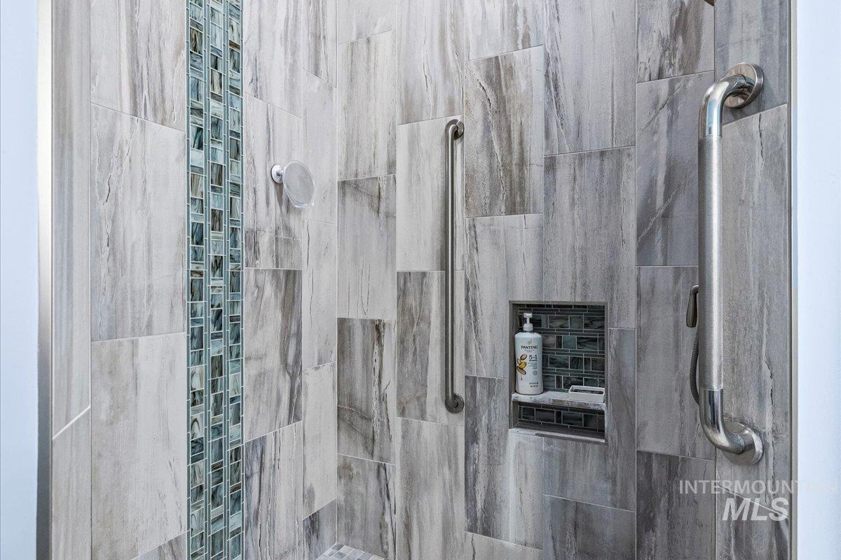Full bath with tiled shower