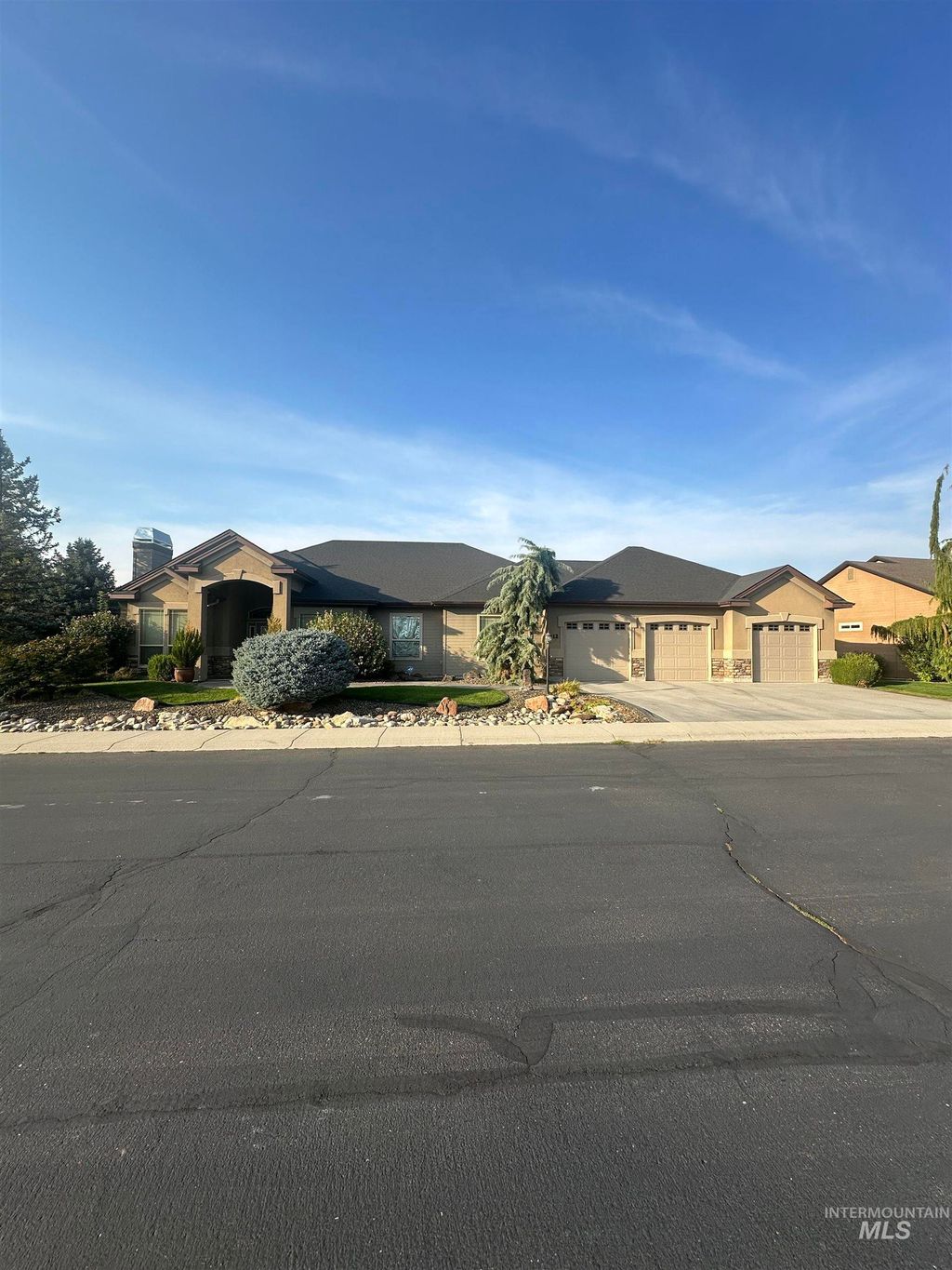Photo of 512 Bayhill Drive, Nampa, ID 83686 (MLS # 98963478)