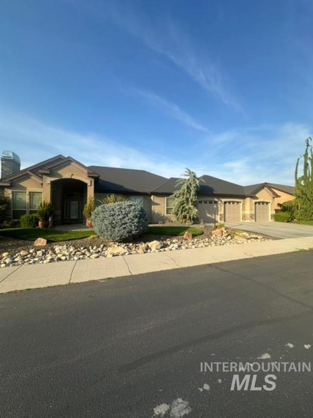 Photo of 512 Bayhill Drive, Nampa, ID 83686 (MLS # 98963478)