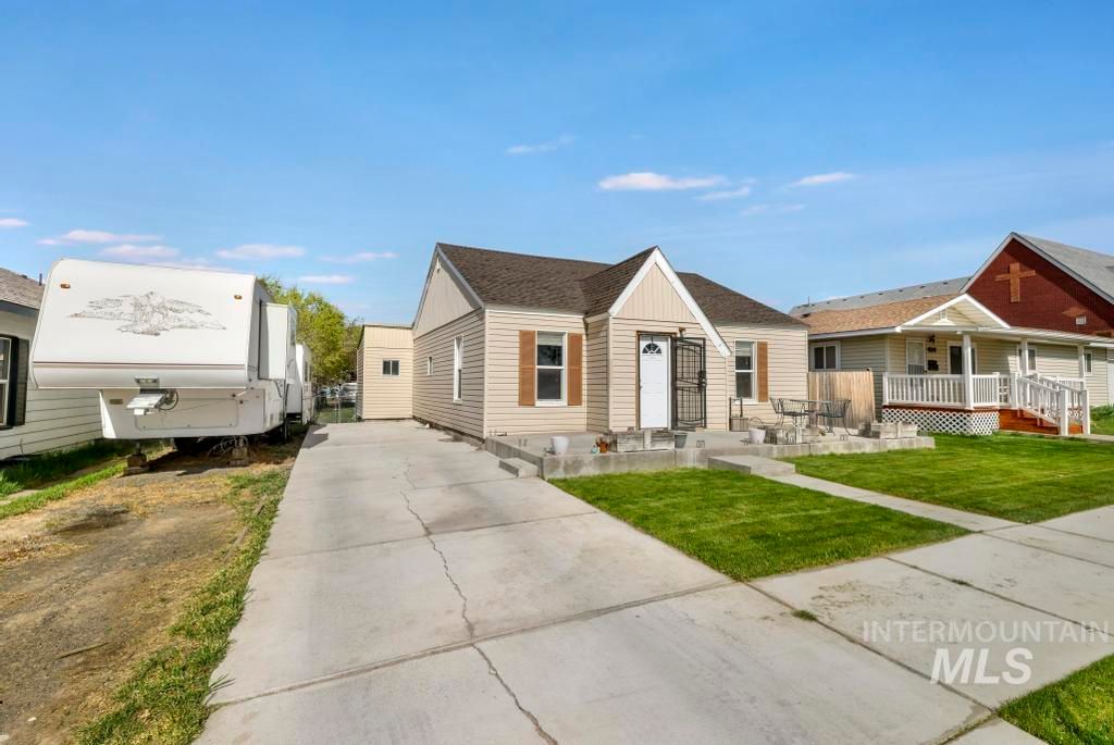 Photo of 416 12th Ave N, Buhl, ID 83316 (MLS # 98981459)